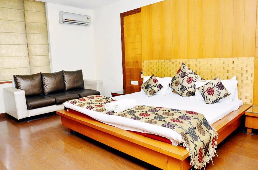 Hotel Mandakini Plaza Kanpur Exterior photo