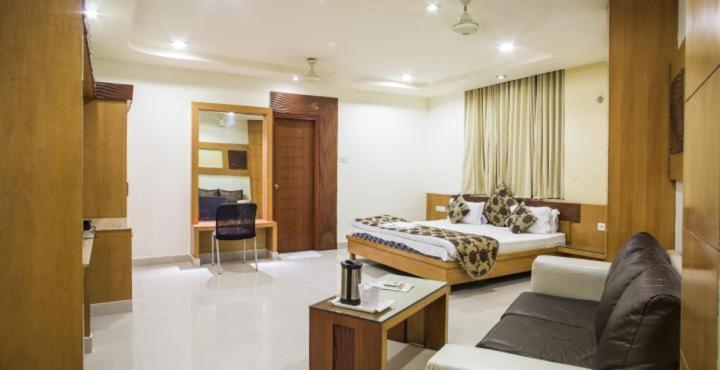 Hotel Mandakini Plaza Kanpur Exterior photo