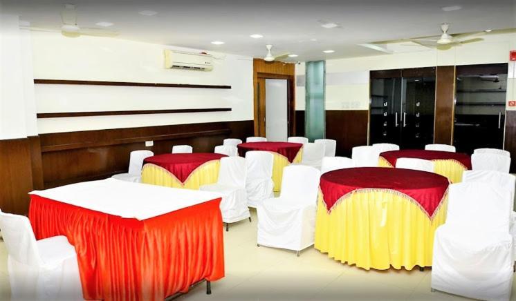 Hotel Mandakini Plaza Kanpur Exterior photo
