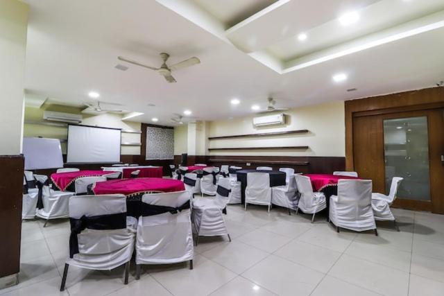 Hotel Mandakini Plaza Kanpur Exterior photo