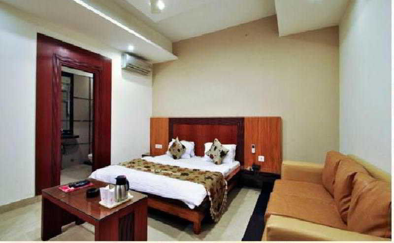 Hotel Mandakini Plaza Kanpur Exterior photo