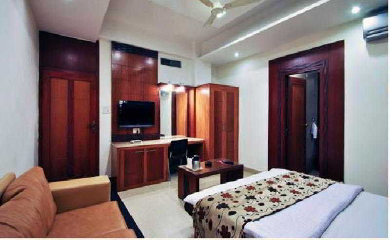 Hotel Mandakini Plaza Kanpur Exterior photo